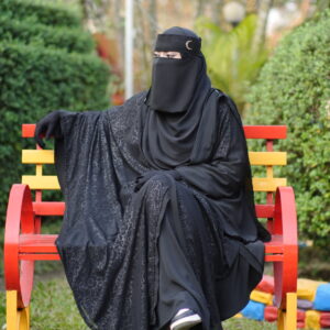 ব্ল্যাক এলিগেন্ট ফ্লোরাল টেক্সচার আবায়া - ( হিজাব সহ )